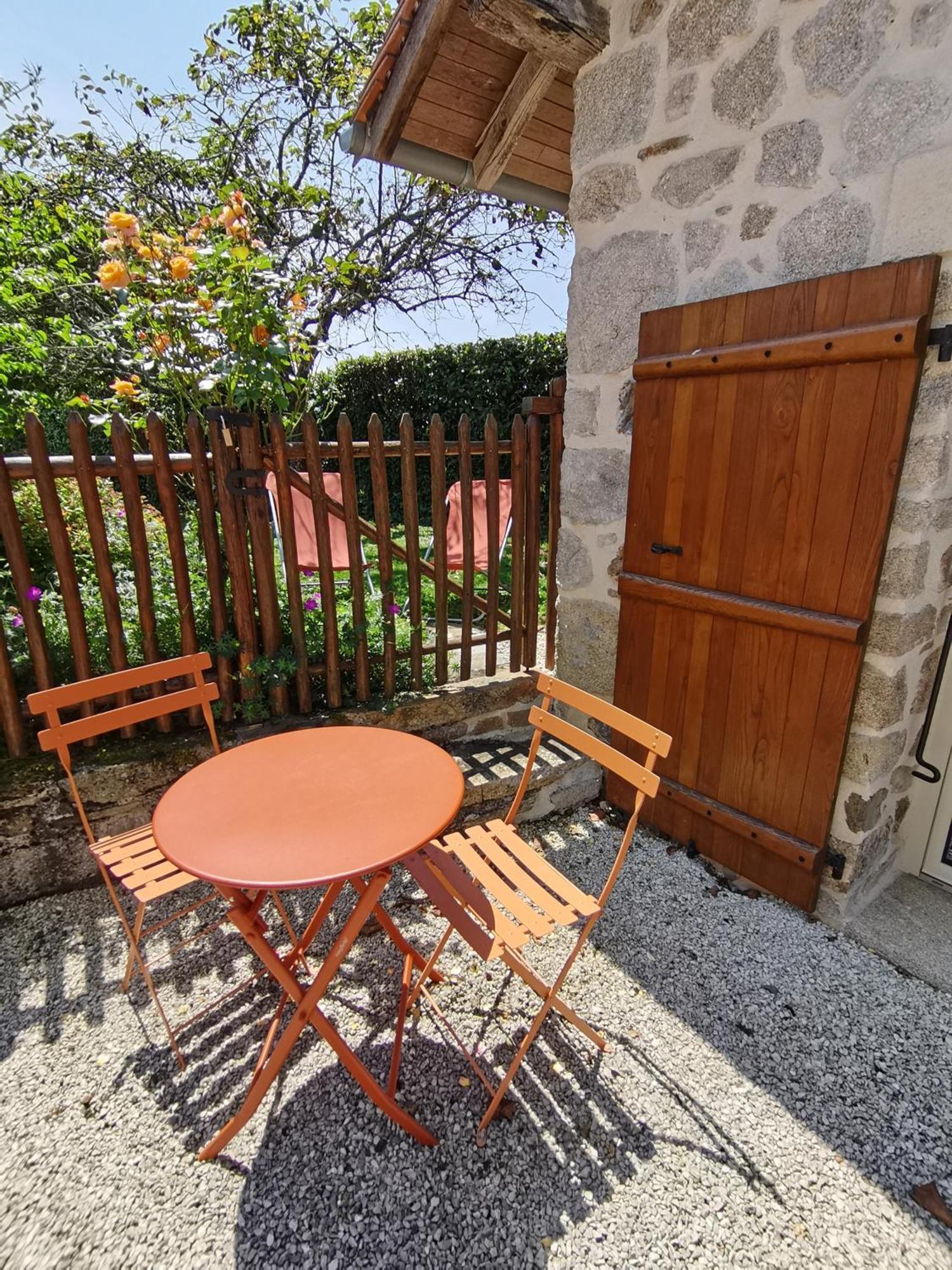 La Petite Porcherie Ladignac-le-Long Exterior photo